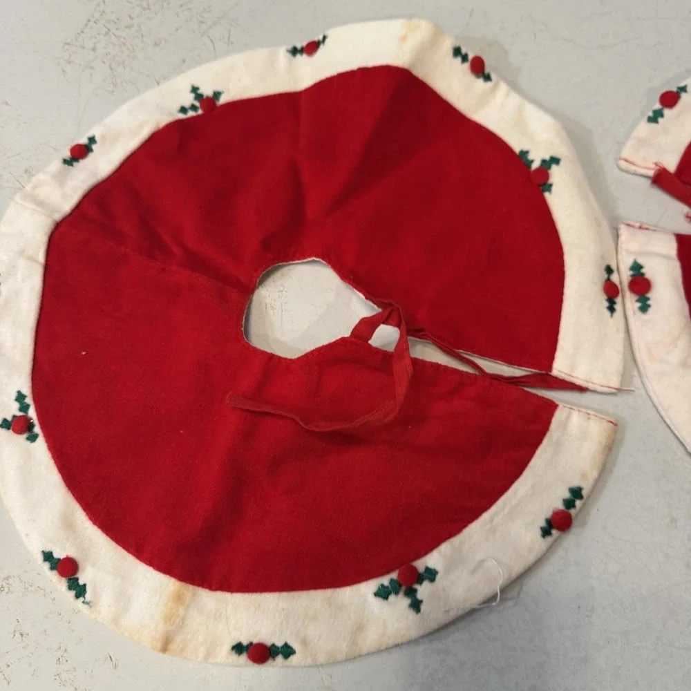 2 Mini Christmas‎ Tree Skirt with Felt Appliqued Holly Berries